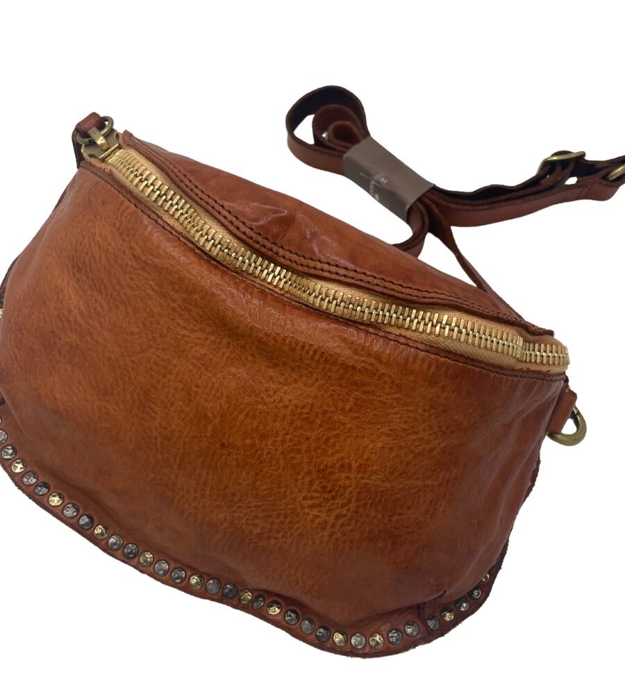 Marsupio KURA in pelle con rivetti by Campomaggi