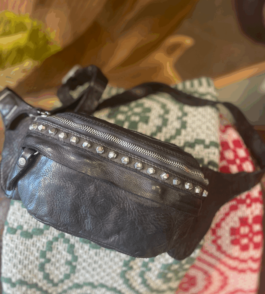 BETULLA  - Marsupio con borchie Matera by Campomaggi