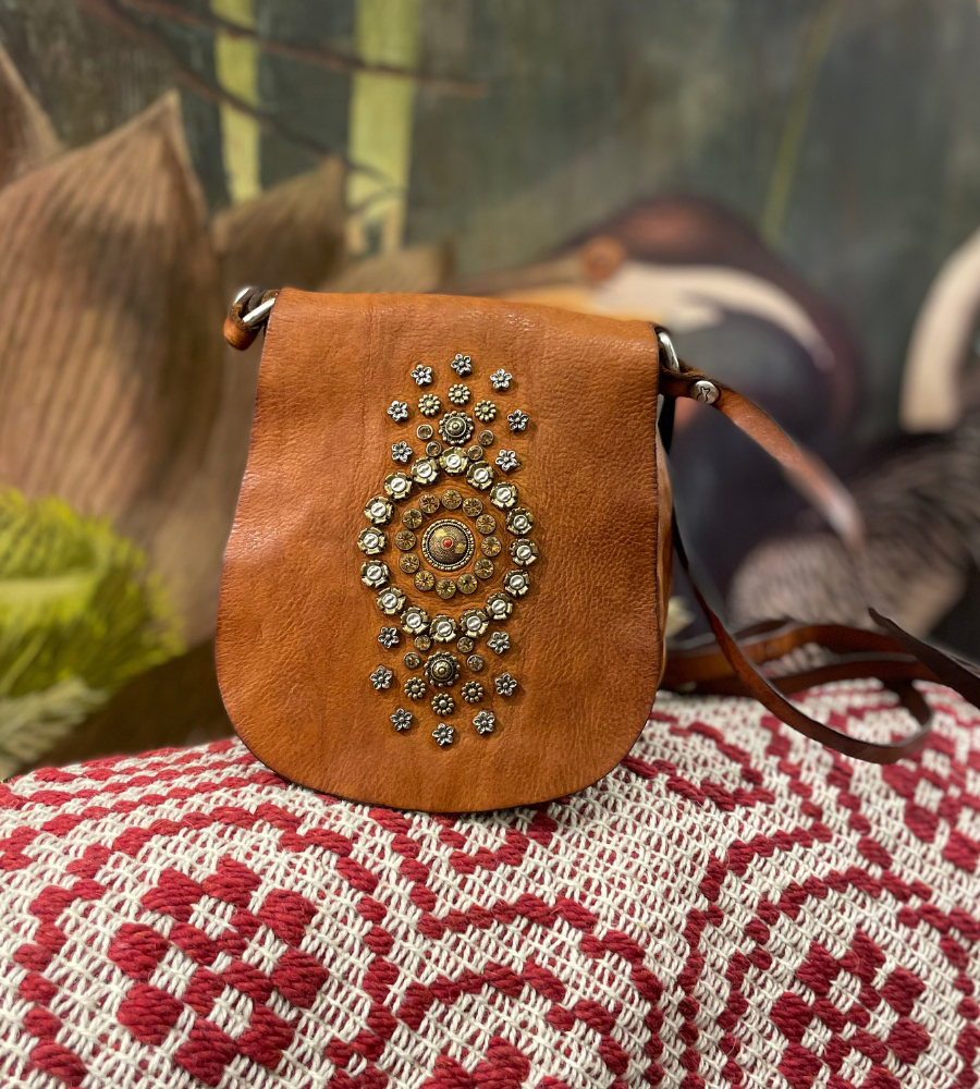 Giada – Tracollina cognac con strass miele e fiori by Campomaggi