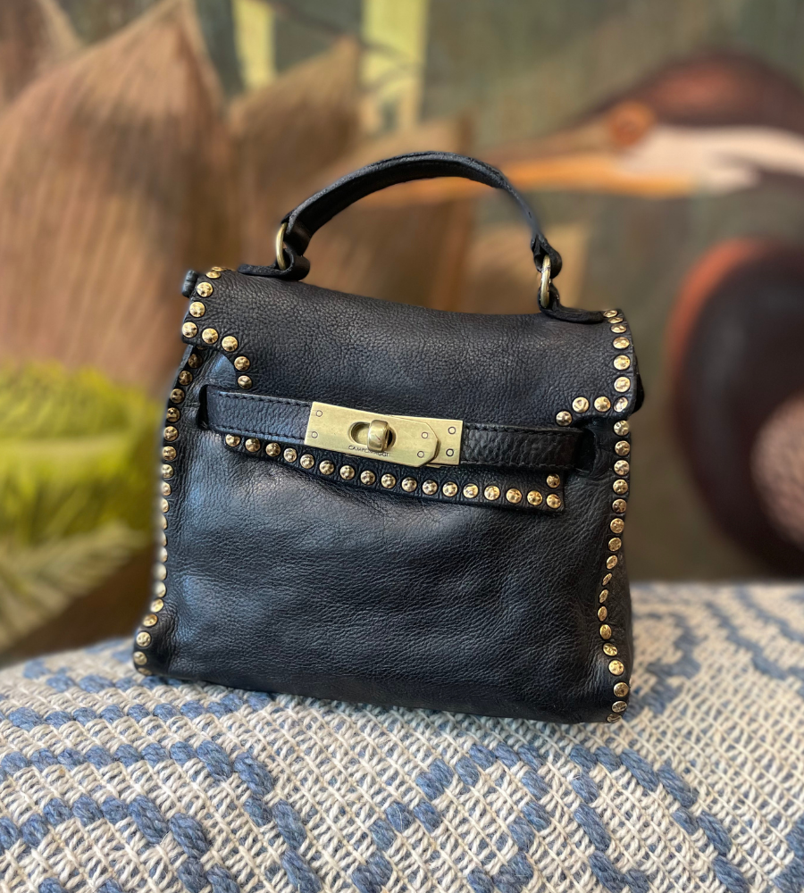 GINEVRA monospalla mini in pelle di vanera con rivetti by Campomaggi