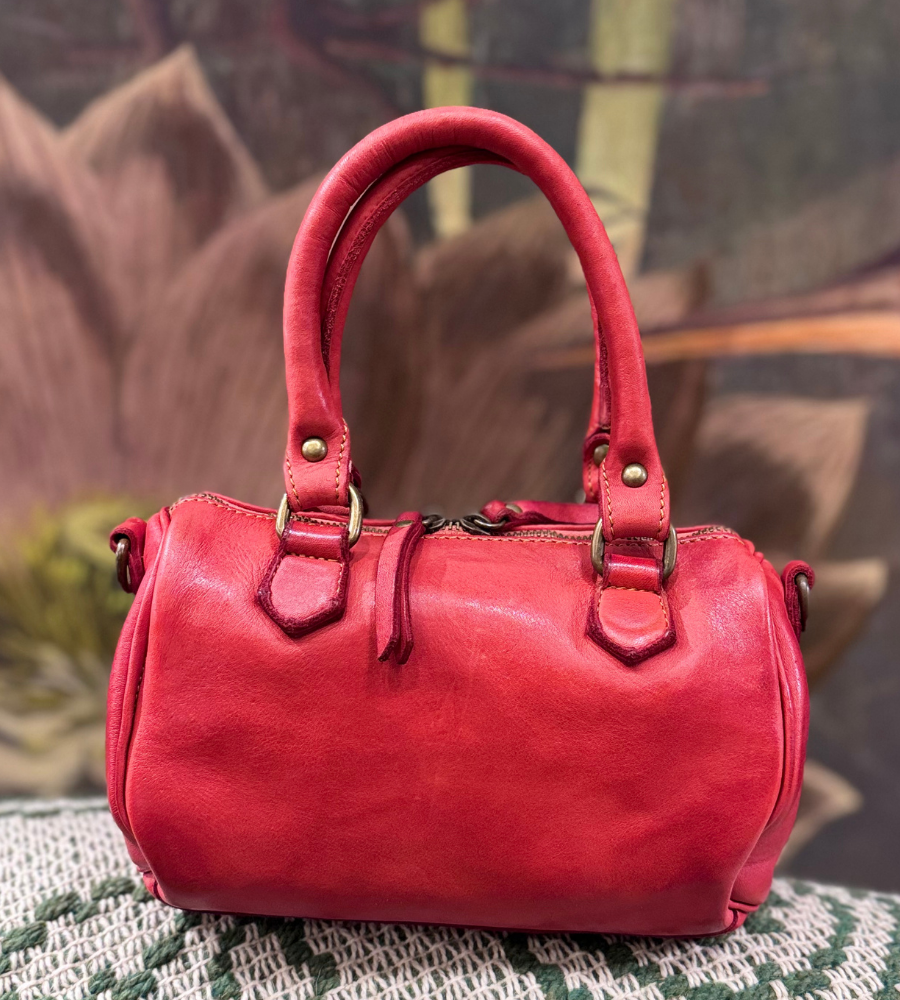 Mini Bauletto BS763 in color rosso by Bayside