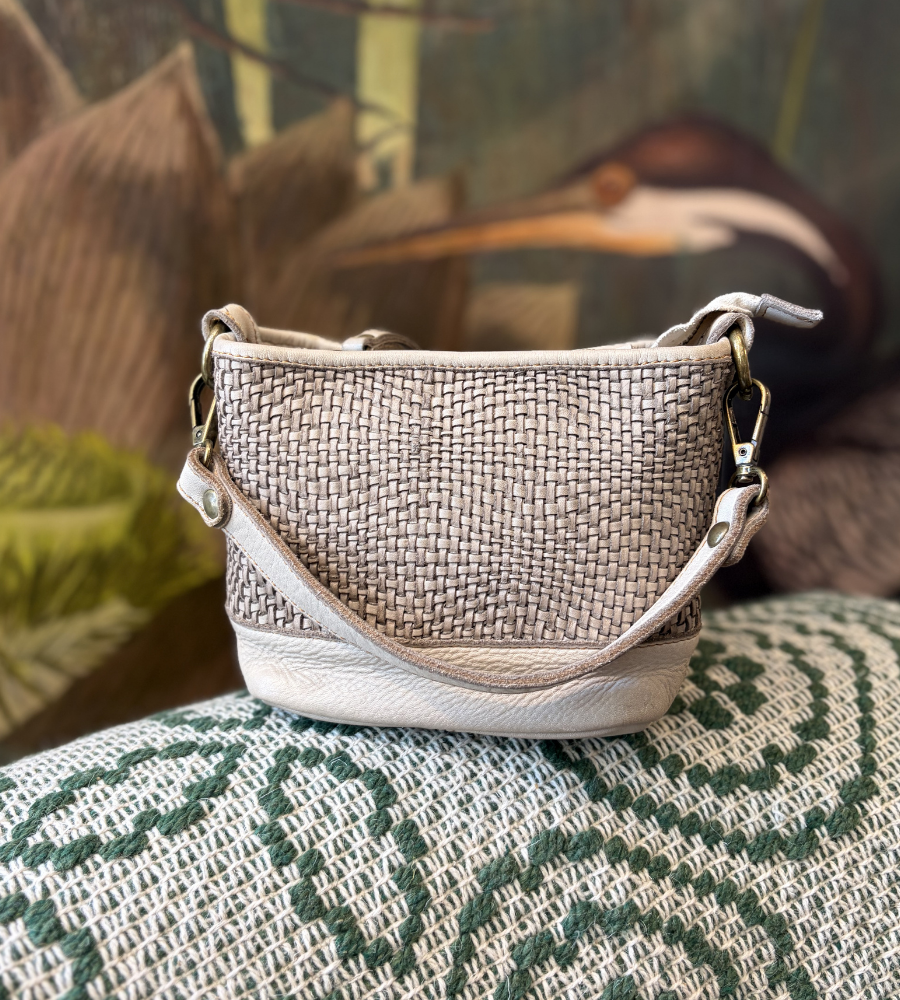 Borsa secchiello in pelle intrecciata BS846 di Bayside.