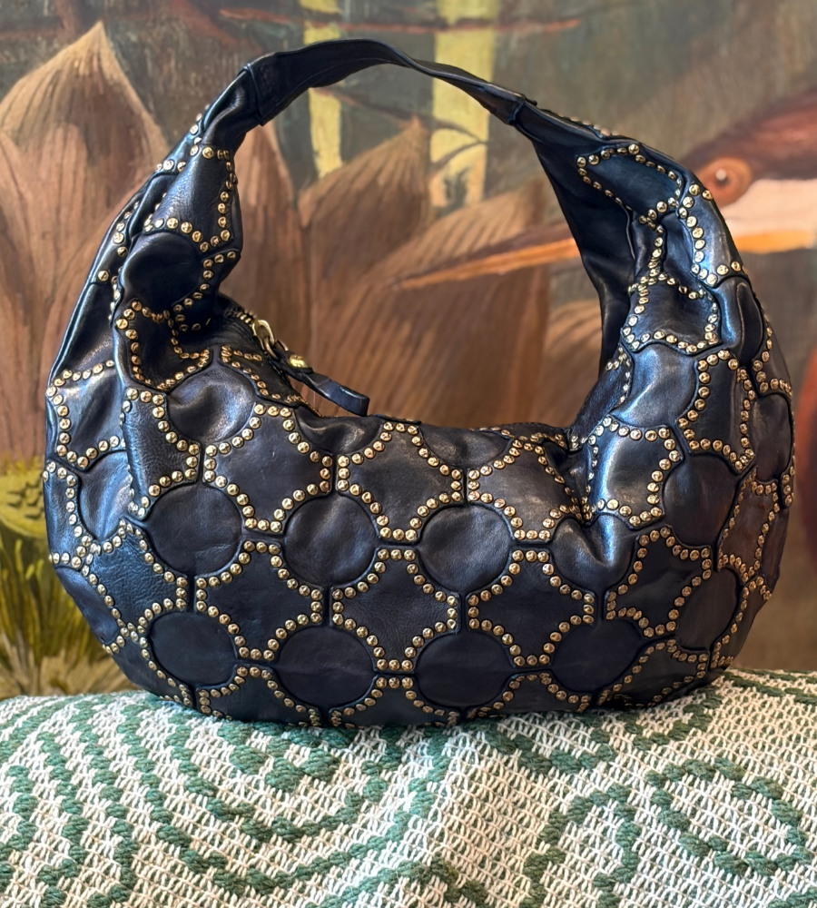 Borsa monospalla Campomaggi Marisa L Camaiore nera con borchie dorate